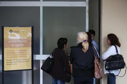  PORTO ALEGRE, RS, BRASIL - 14-10-2014 - Emergência do Hospital de Clínicas começa restringir atendimento (FOTO: DIEGO VARA/AGÊNCIA RBS)Indexador: Diego Vara