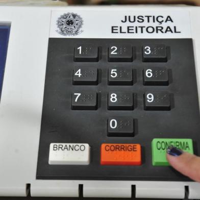  

Urna Eletrônica. Cartório Eleitoral prepara as urnas eletrônicas para a eleição municipal de 2012.