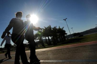 sol em coqueiros no continente de florianópolis