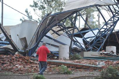  

Um dos locais mais destruídos pelo vendaval em Júlio de Castilhos foi o parque da Expojuc