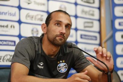  

PORTO ALEGRE, RS, BRASIL,21-10-2014:Treino do Grêmio no estádio Olímpico.(FOTO:ADRIANA FRANCIOSI/AGENCIA RBS)
Jogador Barcos