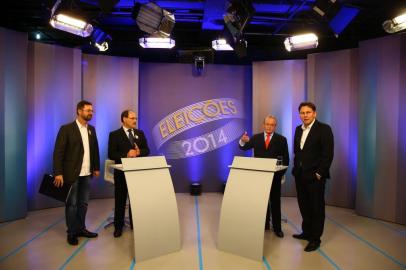  

PORTO ALEGRE, RS, BRASIL,23-10-2014:Debate dos candidatos ao governo do Estado na RBSTV:ADRIANA FRANCIOSI/AGENCIA RBS
Candidatos José Ivo Sartori (PMDB) e Tarso Genro (PT)