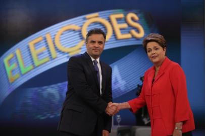  

RIO DE JANEIRO, RJ, BRASIL, 24-10-2014: Debate entre os candidatos à Presidência da República AÉCIO NEVES (PSDB) e DILMA ROUSSEFF (PT), realizada na TV Globo. (Foto: Ricardo Duarte/Agência RBS, NOTÍCIAS)