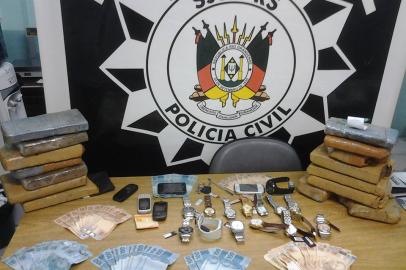 Polícia apreende 12 kg de maconha em Santa Maria