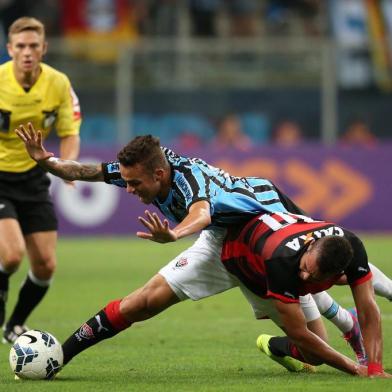 PORTO ALEGRE, RS, BRASIL. Partida entre Grêmio e Vitória, válida pela 32ª rodada do Brasileirão, na Arena do Grêmio, na Capital.

Foto: Diego Vara/Agência RBS