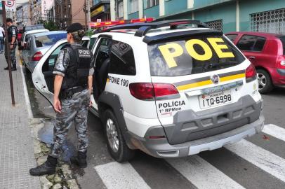  

SANTA MARIA , RS , BRASIL , 03/11/2014
Homem que tentou roubar uma moto foi preso por pessoas que passavam na rua, a polícia foi chamada e encaminhou o homem para a delegacia. 
FOTO JEAN PIMENTEL / AGÊNCIA RBS, GERAL