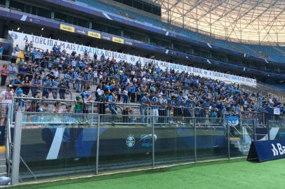  PORTO ALEGRE, RS, BRASIL, 08-11-2014: Treino do Grêmio pré Gre-Nal é marcado por "alentaço" da torcida na arquibancada da Arena (FOTO MARCO SOUZA/AGÊNCIA RBS, Editoria de Esportes).