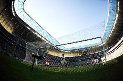  

PORTO ALEGRE, RS, BRASIL, 09-11-2014: Grêmio e Inter se enfrentam pelo GRE-NAL 403, na Arena do Grêmio, pela 33ª rodada do Brasileirão.(FOTO:MARCELO OLIVEIRA /AGÊNCIA RBS) 
Jogador Luan abre o placar no primeiro tempo, Grêmio 1x0 Inter