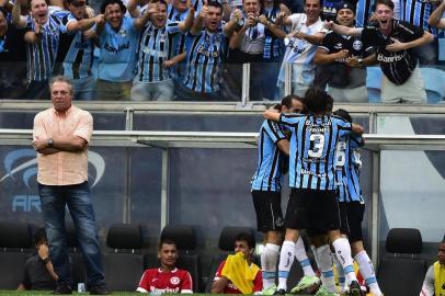 PORTO ALEGRE, RS, BRASIL, 09-11-2014: Grêmio e Inter se enfrentam pelo GRE-NAL 403, na Arena do Grêmio, pela 33ª rodada do Brasileirão (Foto: FERNANDO GOMES/AGÊNCIA RBS, ESPORTES)