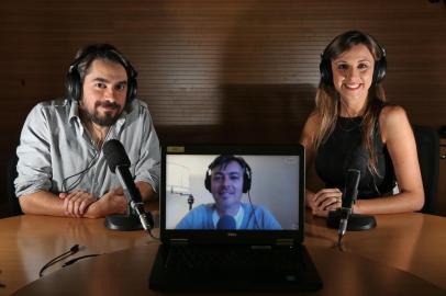  PORTO ALEGRE, RS, BRASIL - 13-11-2014 - Na próxima segunda-feira, estreia o Timeline, novo programa da Rádio Gáucho com Luciano Potter, Kelly Matos e David Coimbra (FOTO: DIEGO VARA/AGÊNCIA RBS)Indexador: Diego Vara