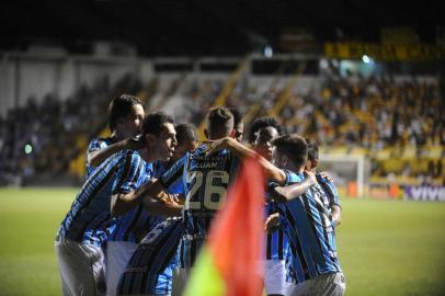  

CRICIÚMA, SC, BRASIL, 16.11.2014 - Criciúma enfrenta Grêmio em casa pelo Brasileirão
Indexador:                                 