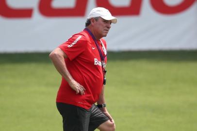 PORTO ALEGRE, RS, BRASIL - 21-11-2014 - Inter faz o último treino antes de encarar o Atlético-MG no CT Parque Gigante. Treinador Abel Braba (FOTO: DIEGO VARA/AGÊNCIA RBS)