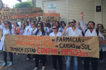 protesto - ato - farmácia - farmacêutico - medida provisória - caxias do sul - serra - rdgol