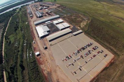  CHARQUEADAS , RS , BRASIL ,  28-07-2014 -Empresa Iesa fecham acordo que pode impulsionar o Polo Naval de Jacui.  (FOTO : DIEGO VARA / AGENCIA RBS / NOTÍCIAS )