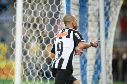  26/11/2014. Credito: Alexandre Guzanshe/EM/D.A Press. Brasil. Belo Horizonte - MG. Lance  do  jogo de futebol entre Cruzeiro e Atletico, valido pelo jogo final da Copa do  Brasil, no estadio Mineirao, em Belo Horizonte. Na foto comemoracao gol do Atletico feito por Diego TardelliLocal: Belo HorizonteIndexador: Alexandre Guzanshe/EM