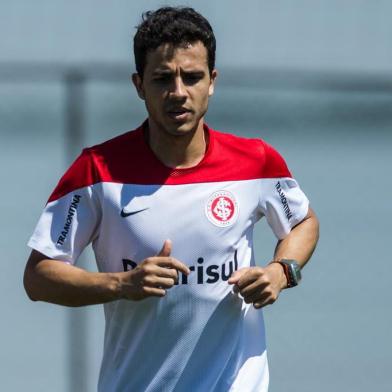 Nilmar e D'Alessandro correm em treno do Inter no CT Parquer Gigante