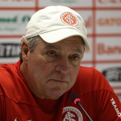  PORTO ALEGRE, RS, BRASIL - 28-11-2014 - Inter faz último treino no CT Parque Gigante antes de receber o Palmeiras. Coletiva de Abel Braga (FOTO: FERNANDO GOMES/AGÊNCIA RBS)