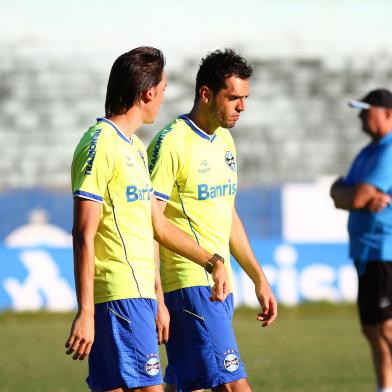 zol - grêmio - futebol - treino - pedro geromel - rhodolfo - zagueiros - 28/11/2014