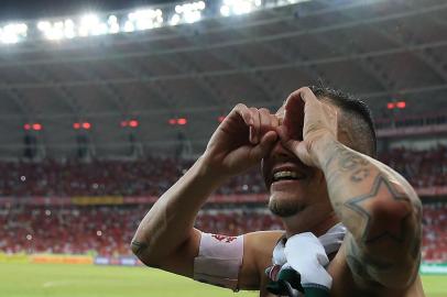  PORTO ALEGRE, RIO GRANDE DO SUL, BRASIL - 29/11/2014 - Partida entre Inter e Palmeiras, válida pela 37º rodada do Campeonato Brasileiro de 2014.D'Alessandro comemora com a torcida no final do jogo.