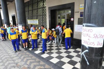  SANTA MARIA , RS , BRASIL , 01/12/2014Funcionários dos Correios fazem mobilização por melhores condições de trabalho em Santa MariaFOTO JEAN PIMENTEL / AGÊNCIA RBS, GERAL