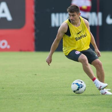 Meia Alex durante treino do Inter no CT Parque Gigante. 19/11/2014