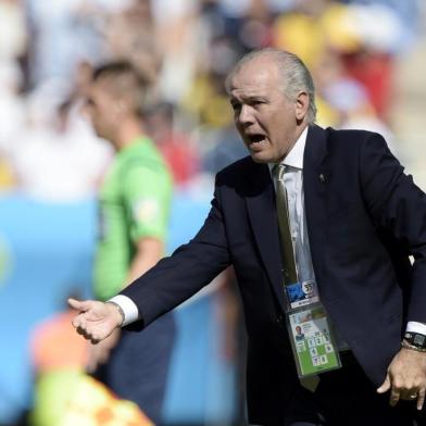 491717175Argentina's coach Alejandro Sabella is pictured during a Round of 16 football match between Argentina and Switzerland at Corinthians Arena in Sao Paulo during the 2014 FIFA World Cup on July 1, 2014.     AFP PHOTO / JUAN MABROMATAEditoria: SPOLocal: Sao PauloIndexador: JUAN MABROMATASecao: sports eventFonte: AFPFotógrafo: STF