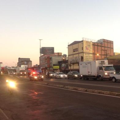 acidente, caminhão, br-116, canoas, congestionamento, rdgol