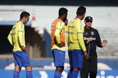  PORTO ALEGRE,RS,BRASIL, 14-08-2014. Treino no Estádio Olímpico, grêmio se prepara para encarar o Criciúma. Treinador Felipão. Jogadores. (FOTO: MAURO VIEIRA/AGENCIA RBS/ESPORTE)