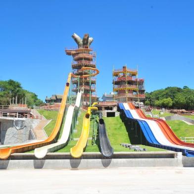  

SANTA MARIA , RS , BRASIL , 04/12/2014
Clube Recreativo Dores recebeu imprensa e convidados para uma visita técnica nas obras do Dores Praia Park, obra que é uma das maiores da América Latina e trará uma praia para o interior do RS. A construção está 70% pronta e deve ser concluída até o veraneio 2015/2016.
FOTO JEAN PIMENTEL / AGÊNCIA RBS, GERAL