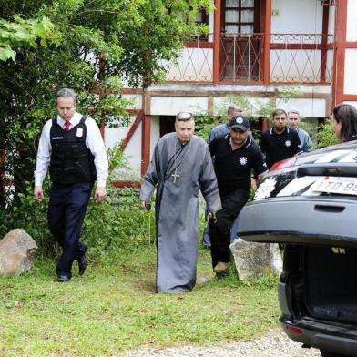 Padre dom marcos, suspeito de pedoiflia, é preso em caçapava do sul