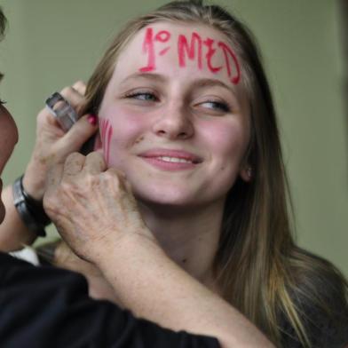  SANTA MARIA , RS , BRASIL , 09/12/2014A estudante Vitória Formentini Chiesa, 18 anos, foi aprovada em primeiro lugar no curso de Medicina da UnifraFOTO CAMILA GRELLMANN / FAN VIAGENS E EVENTOS