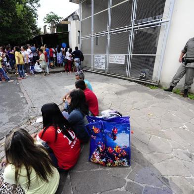 Tentativa de fuga no Presídio Central suspendeu temporariamente as visitadas. Familiares aguardam reinício das visitas.