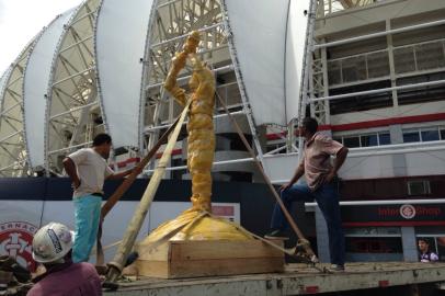 zol - fernandão - estátua - beira-rio - homenagem - morte - ídolo - colorado - inter - futebol - esportes - 15122014