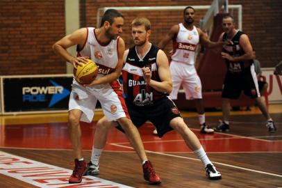  CAXIAS DO SUL, RS, BRASIL, 16/12/2014Caxias do Sul Basquete enfrenta o Guarani, de Venâncio Aires, no primeiro jogo da final do Estadual Masculino (Felipe Nyland/Agência RBS)Indexador: FELIPE NYLAND                   