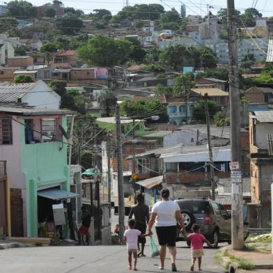  Porto Alegre  15/12/2014 pixação da gang z7 , muros pixados na cruzeiro  / CREDITO / LUIZ ARMANDO VAZ / DIARIO GAUCHO .