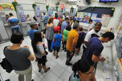  SANTA MARIA , RS , BRASIL , 29/12/2014Mega Sena da Virada vai pagar prêmio de 240 milhões para o vencedor.  FOTO JEAN PIMENTEL / AGÊNCIA RBS, GERAL