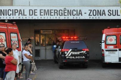  Porto Alegre 27/11/2014 homicidio, homen morto no postao da cruzeiro , quando estava sendo atendido, tinha antecedentes criminais . CREDITO / LUIZ ARMANDO VAZ / DIARIO GAUCHO.