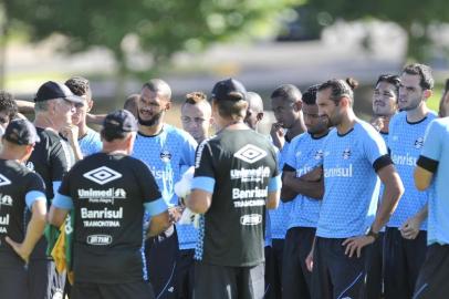  GRAMADO, RS, BRASIL - 13-01-2015 - Pré-temporada do Grêmio. Equipe treina nesta manhã na vila olímpica (FOTO: LAURO ALVES/AGÊNCIA RBS)