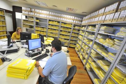  PORTO ALEGRE  - BRASIL - Milhares de precatórios guardados na Central de Precatórios do TJ-RS aguardam pagamento no Estado. Na foto Juiz Marcelo Mairon Rodrigues.(FOTO: LAURO ALVES)