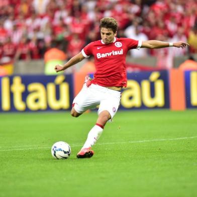  PORTO ALEGRE, RS, BRASIL ¿ Gre-Nal 402. 14ª rodada do Brasileirão. Jogo clássico Gre-Nal no Estádio Beira-Rio (FOTO: TADEU VILANI/AGÊNCIA RBS)Jogador Cláudio Winck