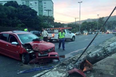 acidente - poste - zona leste - rdgol - 16/01/2015