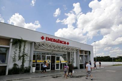  PORTO ALEGRE, RS, BRASIL, 06-01-2015: Emergência do Hospital Geral da Restinga e Extremo-Sul. Seis meses após a inauguração, o hospital ainda não tem previsão de pleno funcionamento. Faltam alas cirúrgicas, de especialidades, maternidade. (Foto: Mateus Bruxel / Agência RBS)