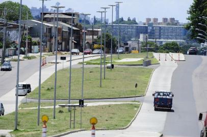  PORTO ALEGRE , RS , BRASIL , 28-01-2015- OBRAS DE DUPLICAÇÃO DA AV TRONCO QUE AINDA NÃO ESTA CONLCUIDA. ( FOTO : RONALDO BERNARDI / AGENCIA RBS )  (FOTO : RONALDO BERNARDI / AGENCIA RBS )