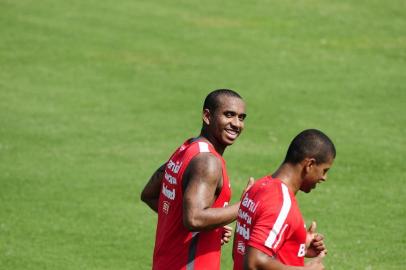  PORTO ALEGRE, RS, BRASIL - 03-02-2015 - Inter treina com portões fechados e não revela time para quarta-feira. Ainda sem confirmar apresentação de Anderson, clube trabalha para contar com Vitinho diante do São José (FOTO: RONALDO BERNARDI/AGÊNCIA RBS)