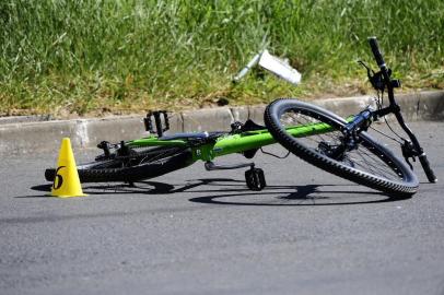 Ciclista morreu atropelado por táxi em Porto Alegre.