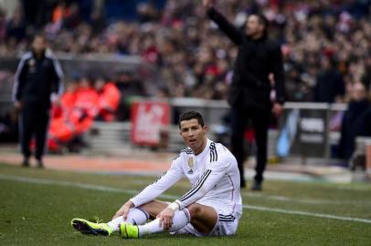 Real Madrid's Portuguese forward Cristiano Ronaldo reacts as he sits on the pitch during the Spanish league football match Club Atletico de Madrid vs Real Madrid CF at the Vicente Calderon stadium in Madrid on February 7, 2015.   AFP PHOTO/ DANI POZO