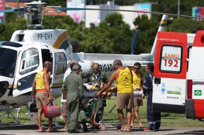  CAPÃO DA CANOA, RS, BRASIL - 10-02-2015 Um menino argentino de três anos caiu do terceiro andar de um hotel em Capão da Canoa, no Litoral Norte, na manhã desta terça-feira. Socorrido por um funcionário, Thiago Baez Cichanowski foi levado consciente pelo Samu para o Hospital Santa Luzia. O estado de saúde da criança é grave e já foi autorizada a transferência da vítima para o Hospital de Pronto Socorro (HPS) de Porto Alegre, onde receberá cuidados na Unidade de Terapia Intensiva (UTI) pediátrica (FOTO: DIEGO VARA/AGÊNCIA RBS)Indexador: Diego Vara