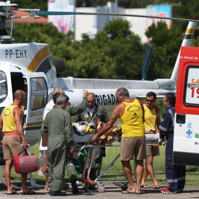  CAPÃO DA CANOA, RS, BRASIL - 10-02-2015 Um menino argentino de três anos caiu do terceiro andar de um hotel em Capão da Canoa, no Litoral Norte, na manhã desta terça-feira. Socorrido por um funcionário, Thiago Baez Cichanowski foi levado consciente pelo Samu para o Hospital Santa Luzia. O estado de saúde da criança é grave e já foi autorizada a transferência da vítima para o Hospital de Pronto Socorro (HPS) de Porto Alegre, onde receberá cuidados na Unidade de Terapia Intensiva (UTI) pediátrica (FOTO: DIEGO VARA/AGÊNCIA RBS)Indexador: Diego Vara