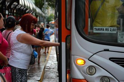  SANTA MARIA,RS,BRASIL, 10/02/2015_ Prefeitura, empresários e conselho de entidades, discutem o preço da passagem de ônibus urbano.(Transporte Coletivo):FOTOS: GABRIEL HAESBAERT/ESPECIAL