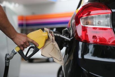  FLORIANÓPOLIS, SC, BRASIL, 07/11/2014: Alta no preço da gasolina.(Foto: CRISTIANO ESTRELA / Agência RBS, Editoria NOTICIAS)